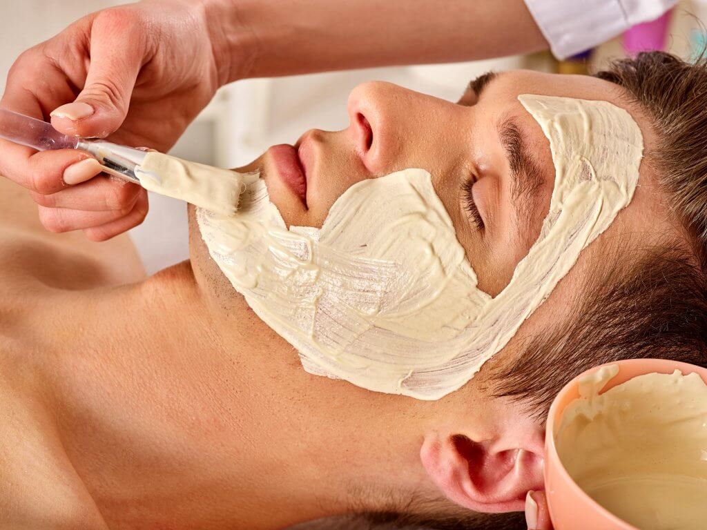 La importancia de una buena limpieza facial en hombres - Ebalus